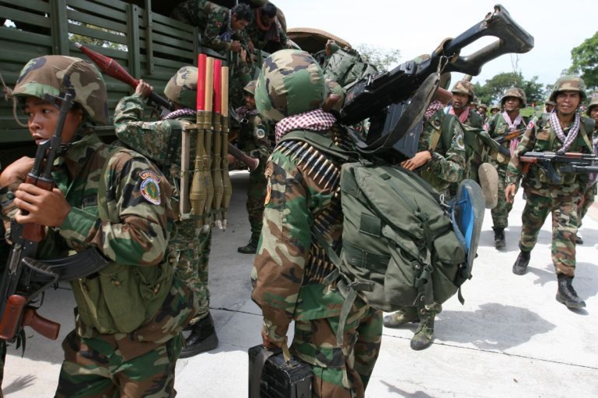 Thailand-Cambodia Border Violence Escalates: 14 Dead, Over 100,000 Displaced Amid Heavy Fighting